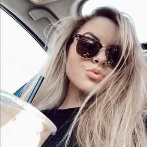 Meet your Posher, Caitlin